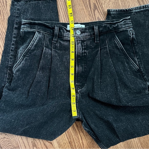 Abercrombie & Fitch Curve Love 80’s Ultra High Rise Mom Jean - Picture 9 of 10